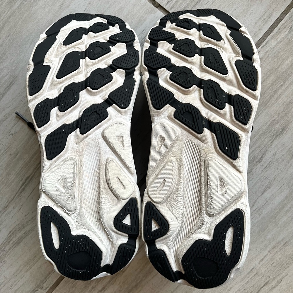 Hoka Clifton 9 - size 8.5 - Picture 5 of 7
